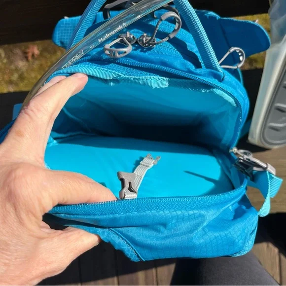 Osprey Women’s "Raven 14" Biking Backpack w/Hydration Bladder - Picture 8 of 8